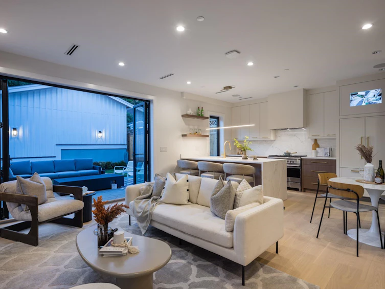 1876 Garden Drive, Vancouver, BC, V5N 4W7 - 2