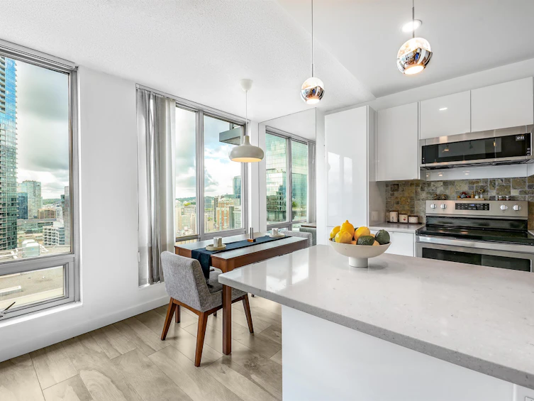 3304-1200 W Georgia Street, Vancouver, BC, V6E 4R2 - 3