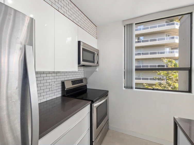 502-1737 Duchess Avenue, West Vancouver, BC, V7V 1P8 - 10