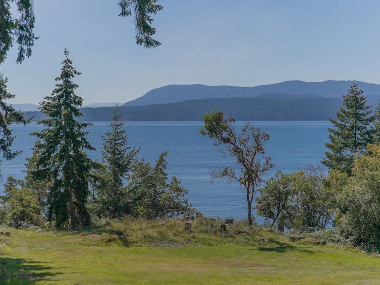 1325 Mackinnon Road, Pender Island, BC, V0N 2M1 - 4