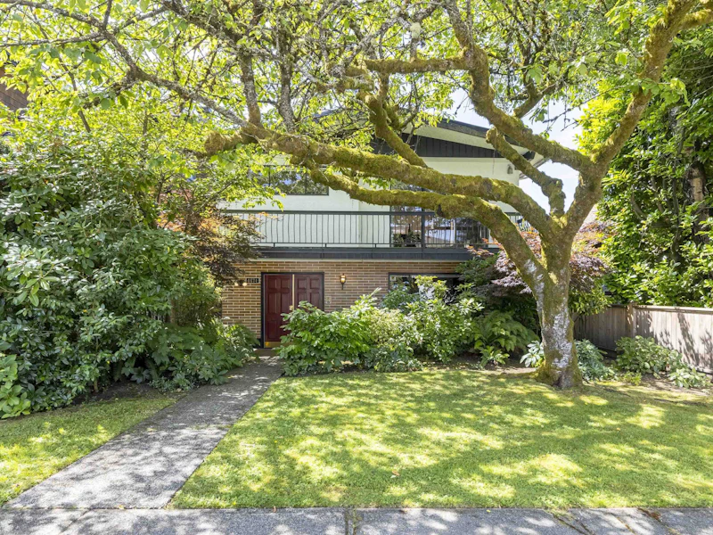 4674 W 14th Avenue, Vancouver BC V6R 2Y6