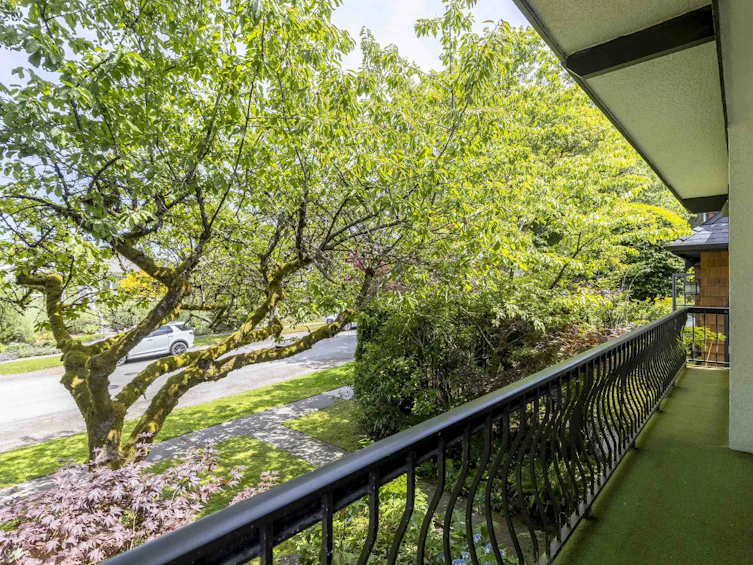 4674 W 14th Avenue, Vancouver, BC, V6R 2Y6 - 5