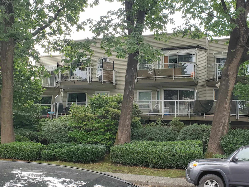 302 - 827 W 16th Street, North Vancouver BC V7P 1R2