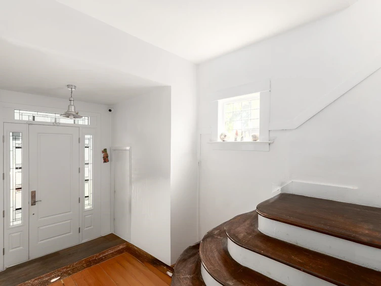 2402 W 34th Avenue, Vancouver, BC, V6M 1G7 - 3