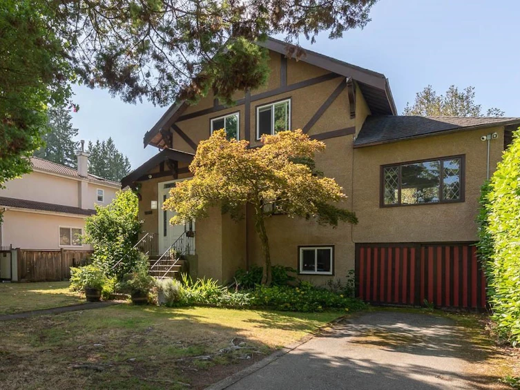 2402 W 34th Avenue, Vancouver, BC, V6M 1G7