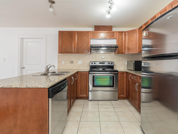312-12088 75a Avenue, Surrey, BC, V3W 1Y4 - 11