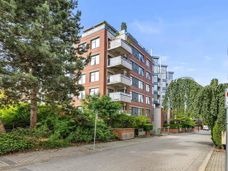 207-2228 Marstrand Avenue, Vancouver, BC, V6K 4T1 - 3