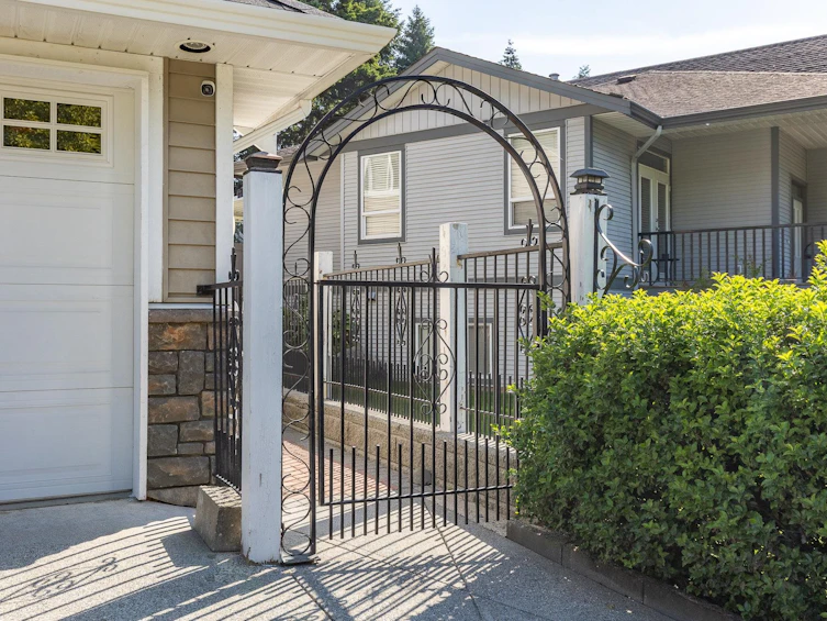 34413 Stoneleigh Avenue, Abbotsford, BC, V2S 8N4 - 34