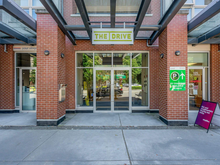 304-1177 Marine Drive, North Vancouver, BC, V7P 1T1 - 2