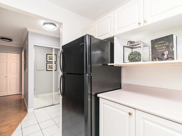 207-9767 140 Street, Surrey, BC, V3T 4M4 - 5