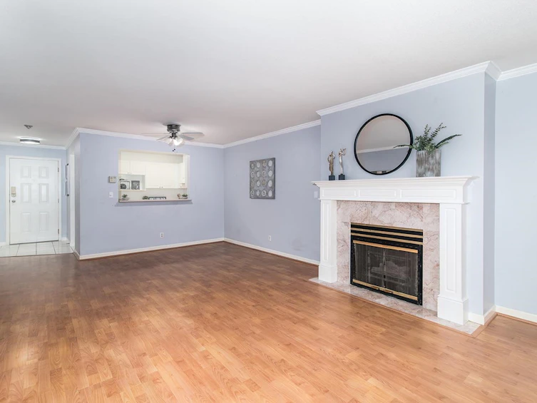 207-9767 140 Street, Surrey, BC, V3T 4M4 - 11