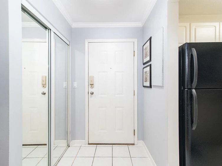 207-9767 140 Street, Surrey, BC, V3T 4M4 - 2