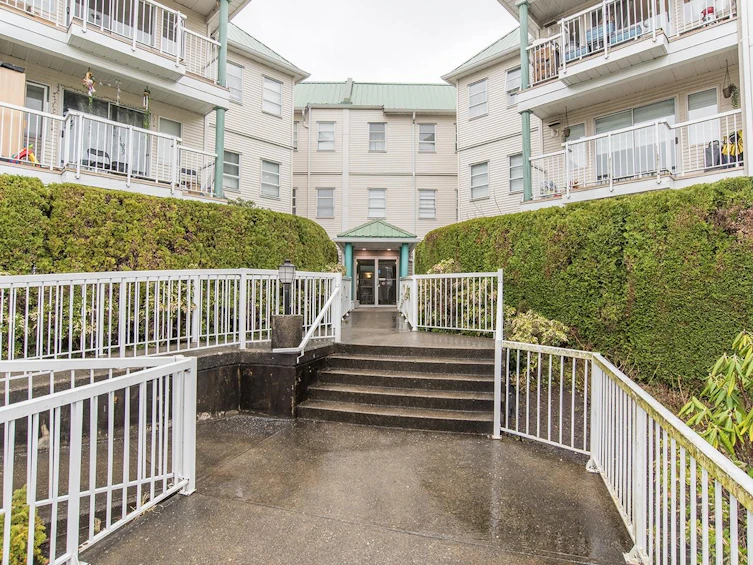 207-9767 140 Street, Surrey, BC, V3T 4M4 - 36