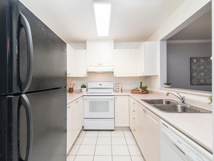 207-9767 140 Street, Surrey, BC, V3T 4M4 - 3