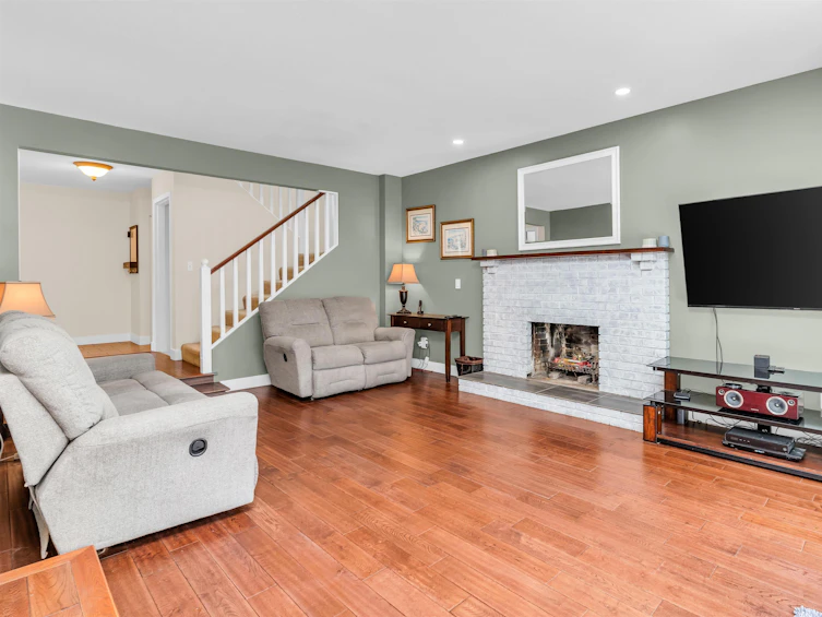 3970 Phyllis Road, North Vancouver, BC, V7K 2V1 - 3