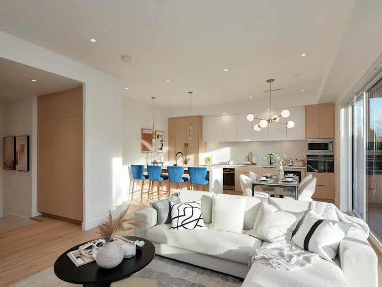 32 E 37th Avenue, Vancouver, BC, V5W 1E2 - 3
