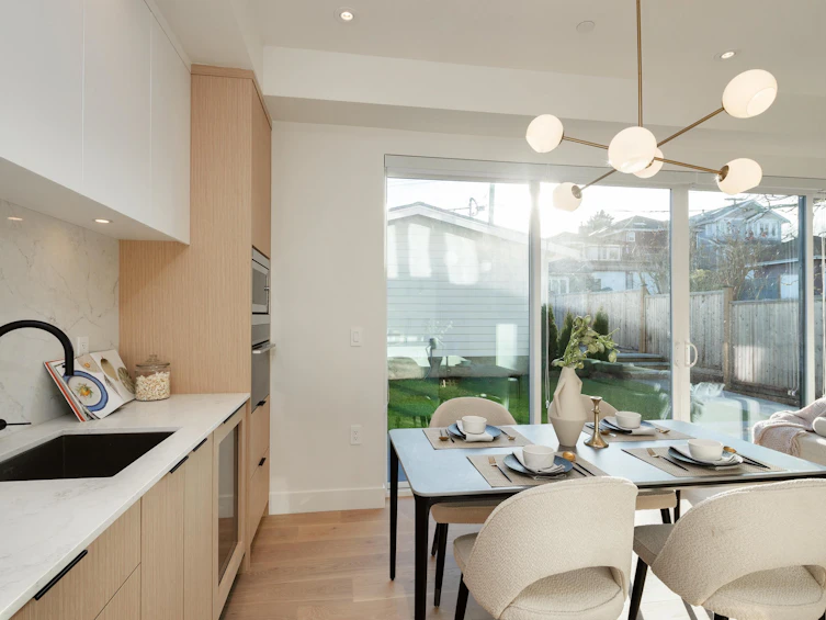 32 E 37th Avenue, Vancouver, BC, V5W 1E2 - 14