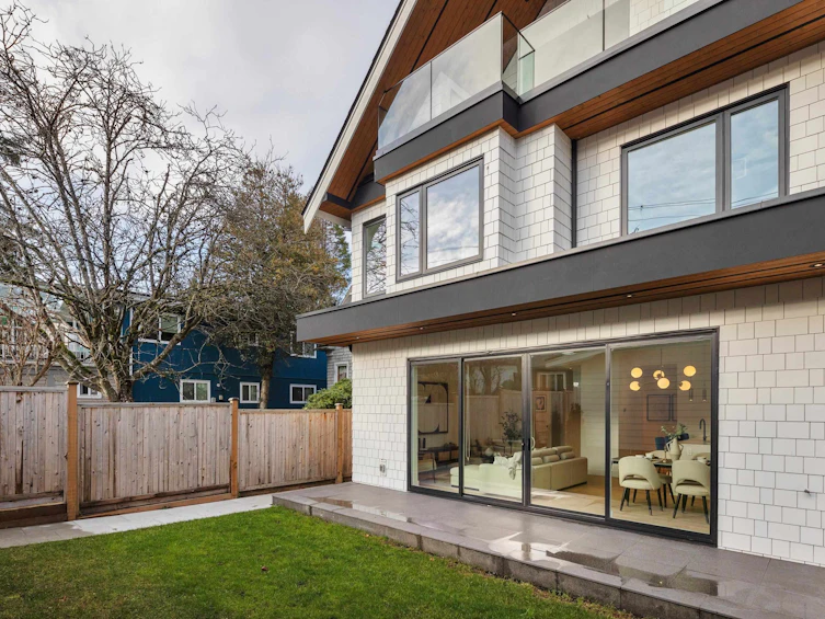 32 E 37th Avenue, Vancouver, BC, V5W 1E2 - 38