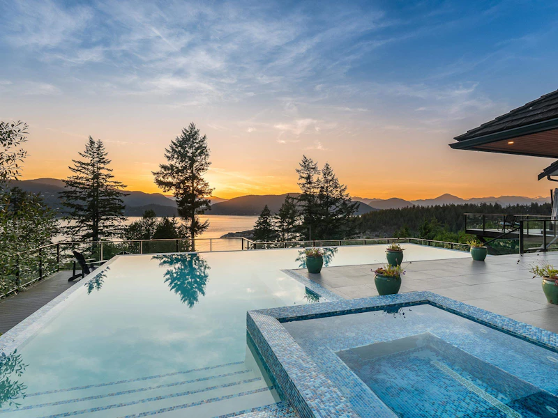 6242 St. Georges Crescent, West Vancouver BC V7W 1Z2