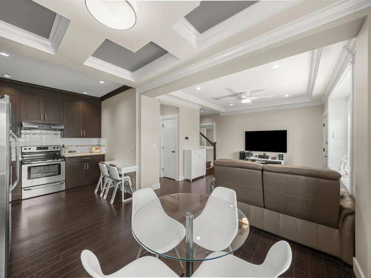 2-4685 Canada Way, Burnaby, BC, V5G 1K9 - 4