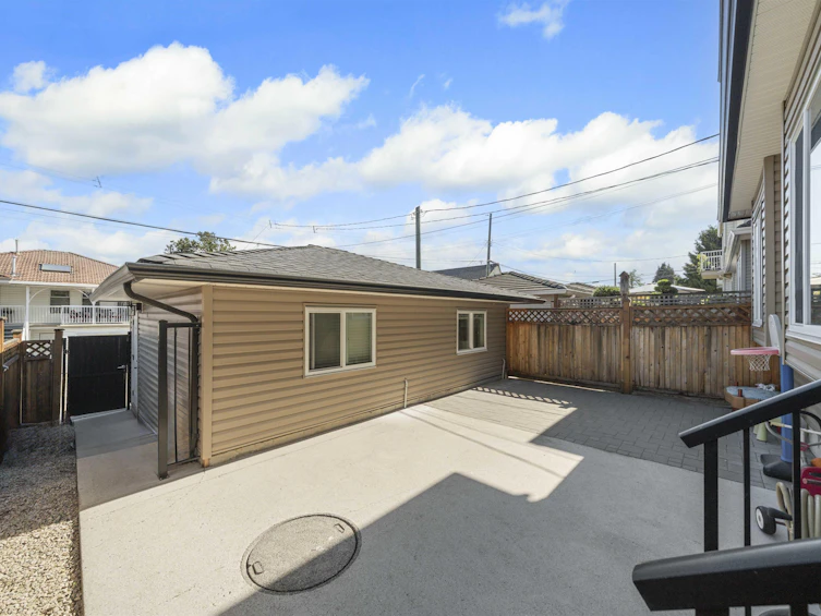 2-4685 Canada Way, Burnaby, BC, V5G 1K9 - 24