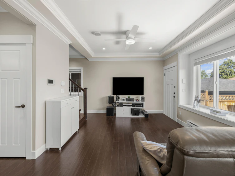 2-4685 Canada Way, Burnaby, BC, V5G 1K9 - 5