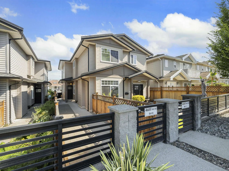 2-4685 Canada Way, Burnaby, BC, V5G 1K9 - 2