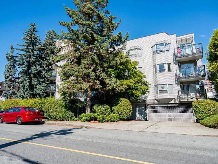 208-1550 Chesterfield Avenue, North Vancouver, BC, V7M 2N6