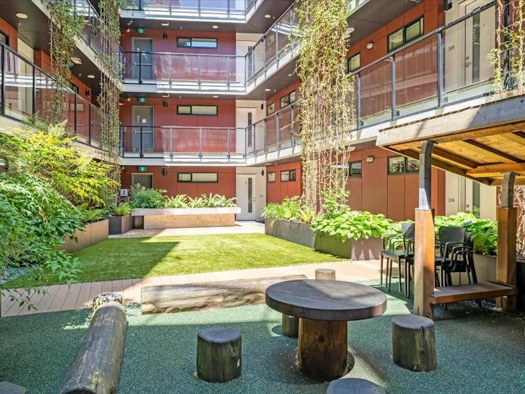 211-1496 Charlotte Road, North Vancouver, BC, V7J 0C9 - 23