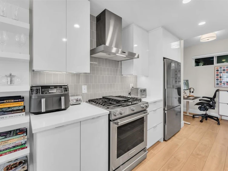 211-1496 Charlotte Road, North Vancouver, BC, V7J 0C9 - 14