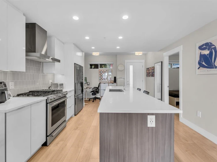 211-1496 Charlotte Road, North Vancouver, BC, V7J 0C9 - 13