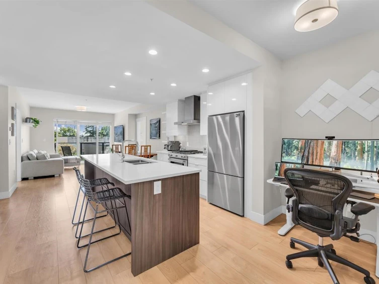 211-1496 Charlotte Road, North Vancouver, BC, V7J 0C9 - 2