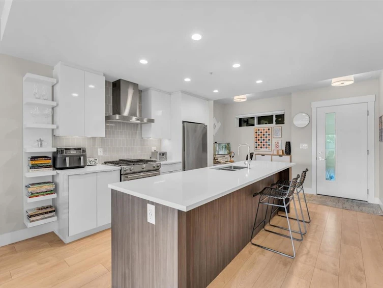211-1496 Charlotte Road, North Vancouver, BC, V7J 0C9 - 12