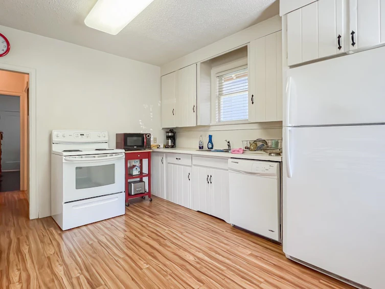 3464 Oxford Street, Vancouver, BC, V5K 1N9 - 10