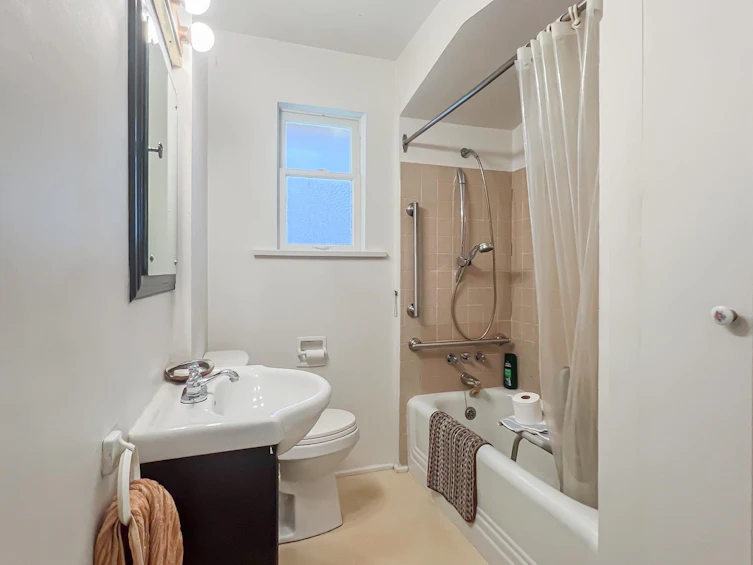 3464 Oxford Street, Vancouver, BC, V5K 1N9 - 16