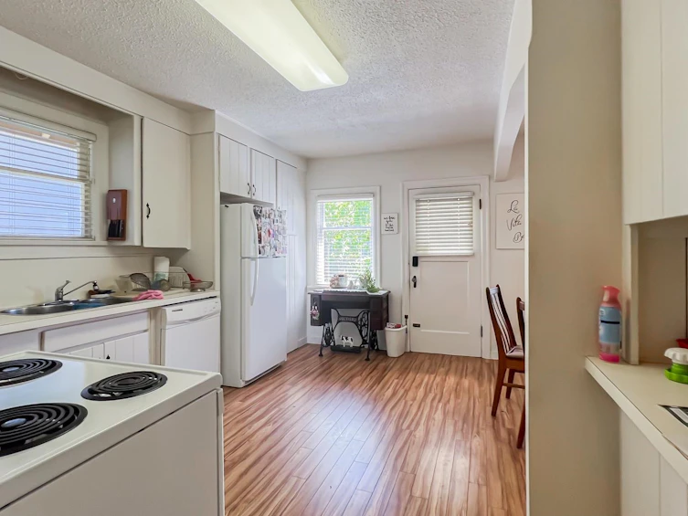 3464 Oxford Street, Vancouver, BC, V5K 1N9 - 9