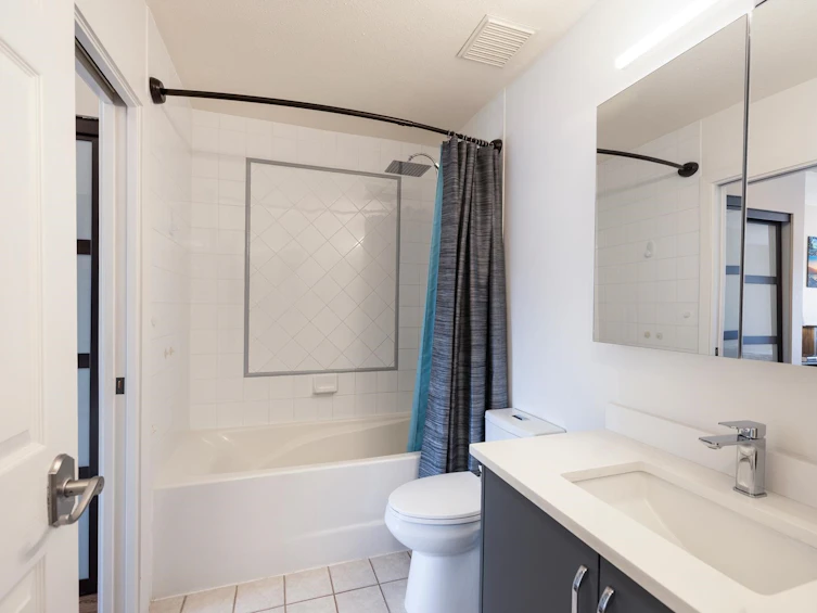 302-1085 W 17th Street, North Vancouver, BC, V7P 3R3 - 13