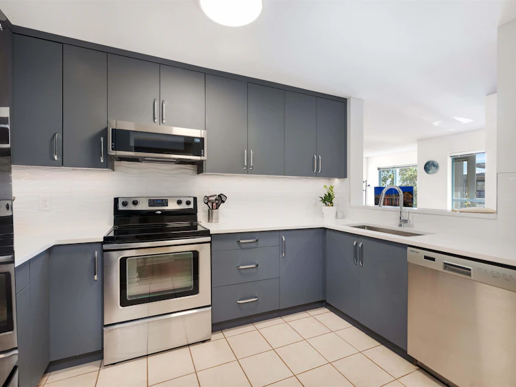 302-1085 W 17th Street, North Vancouver, BC, V7P 3R3 - 4