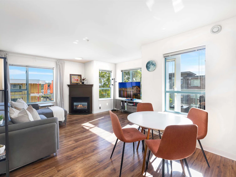 302-1085 W 17th Street, North Vancouver, BC, V7P 3R3 - 3