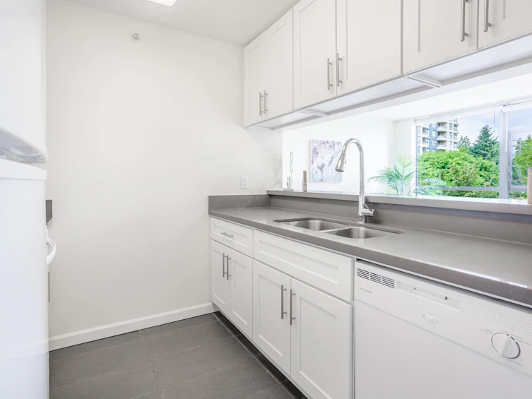 408-3520 Crowley Drive, Vancouver, BC, V5R 6G9 - 4