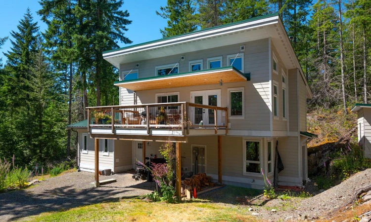1580 Evergreen Lane