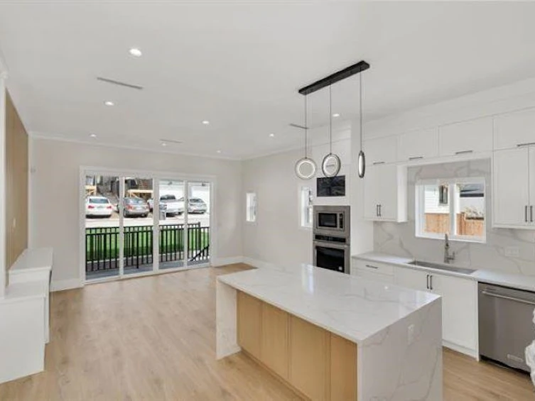 16685 15a Avenue, Surrey, BC, V3S 9X7 - 2