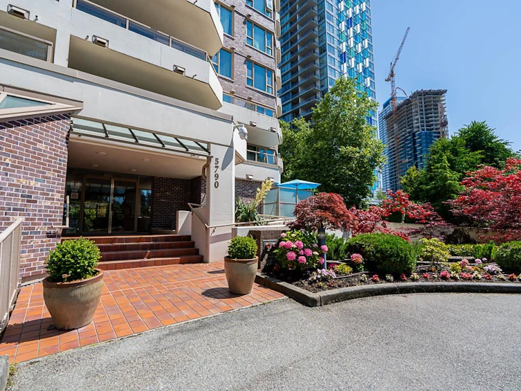 303-5790 Patterson Avenue, Burnaby, BC, V5H 4H6 - 4