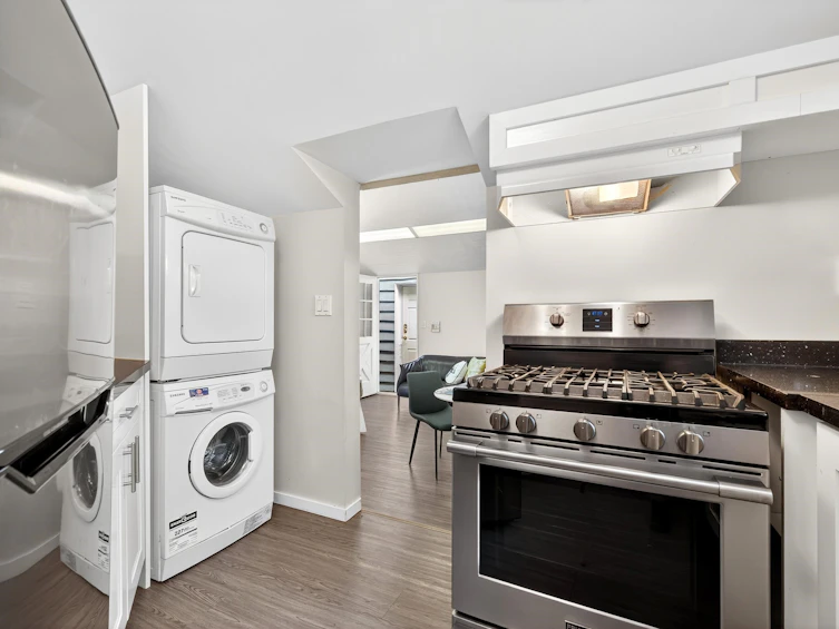 2453 Phillips Place, Burnaby, BC, V5A 2W1 - 30