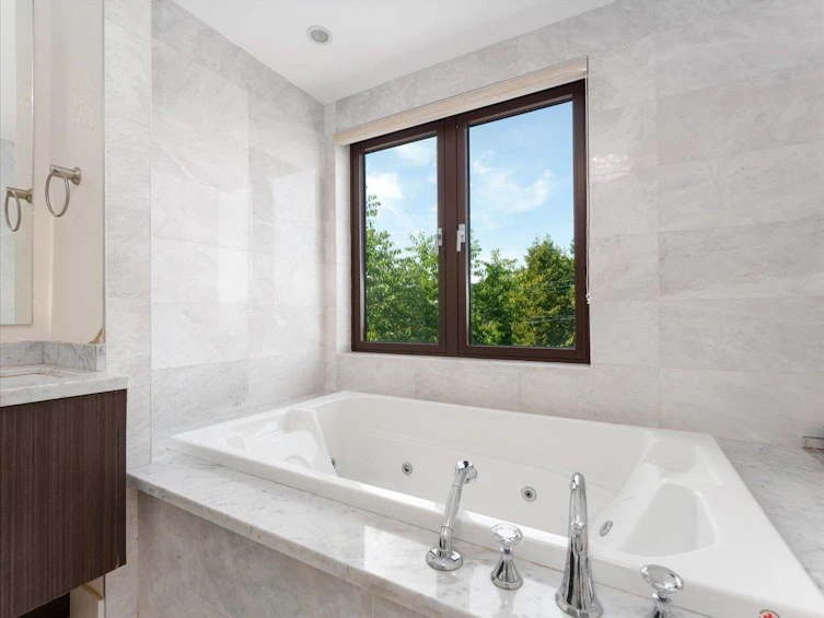 3011 W 27th Avenue, Vancouver, BC, V6L 1W6 - 14