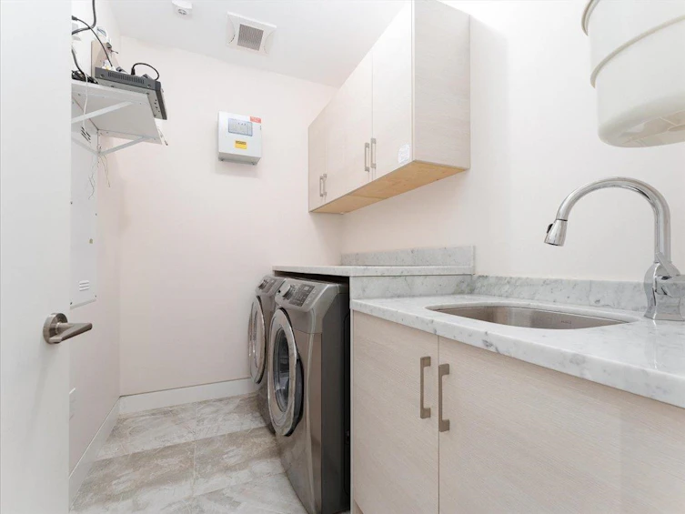 3011 W 27th Avenue, Vancouver, BC, V6L 1W6 - 28