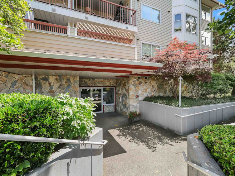 106-5776 200 Street, Langley, BC, V3A 1M8 - 2