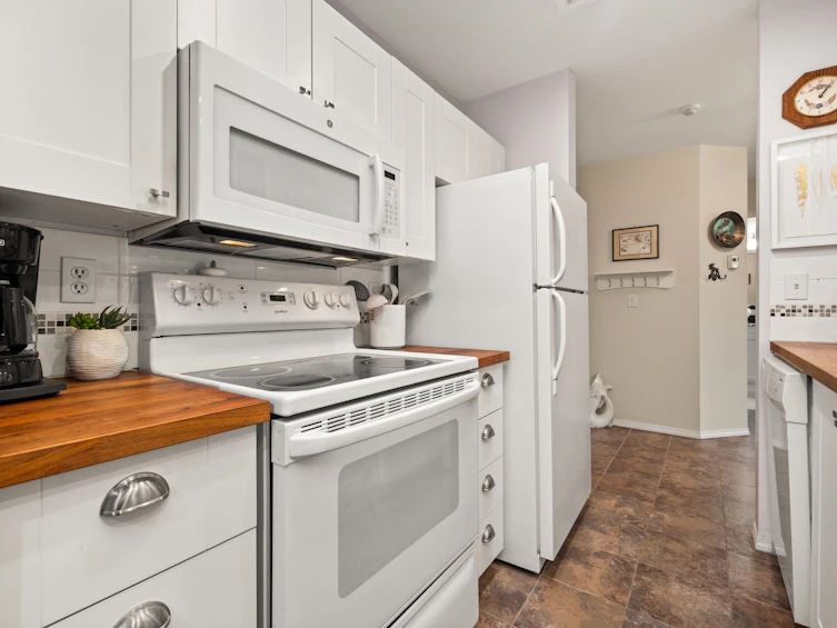 206-2239 152 Street, Surrey, BC, V4A 4P1 - 9