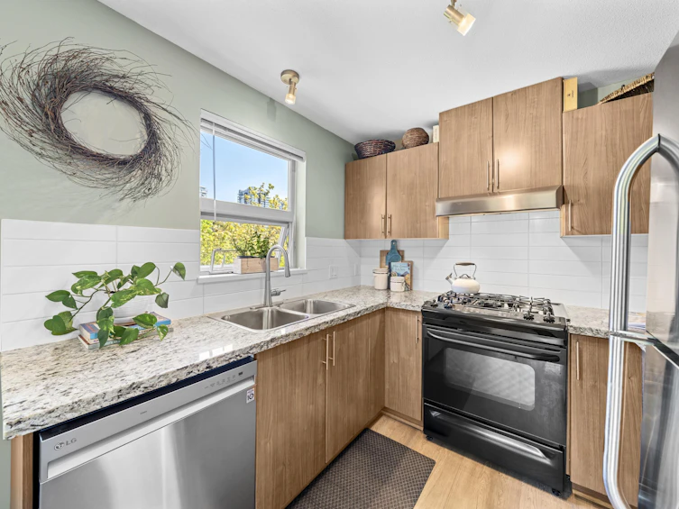 306-700 Klahanie Drive, Port Moody, BC, V3H 5L3 - 9