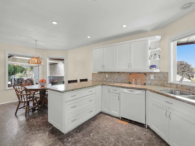 5826 190 Street, Surrey, BC, V3S 7R8 - 8